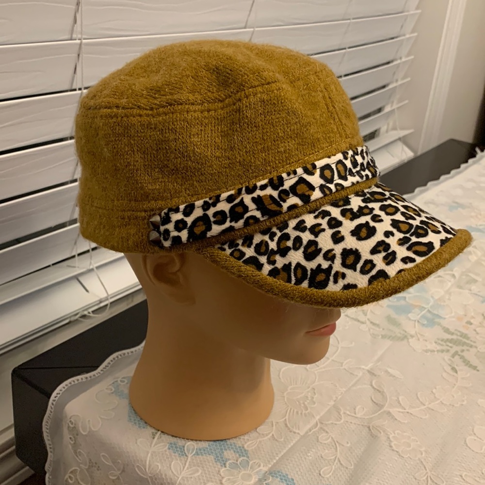 Soft Velvet and Knitted Wool Cheetah Print Cap